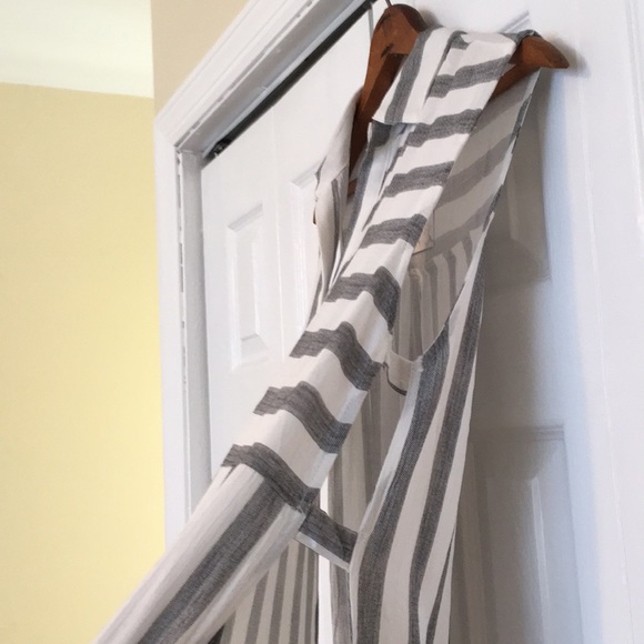 White and gray button up shirt - Picture 3 of 5